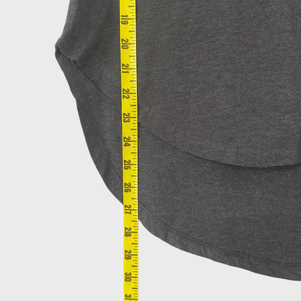 NFL Las Vegas Raiders V-Neck T-Shirt Womens Small Gray Short-Sleeve Football Tee - Picture 9 of 11